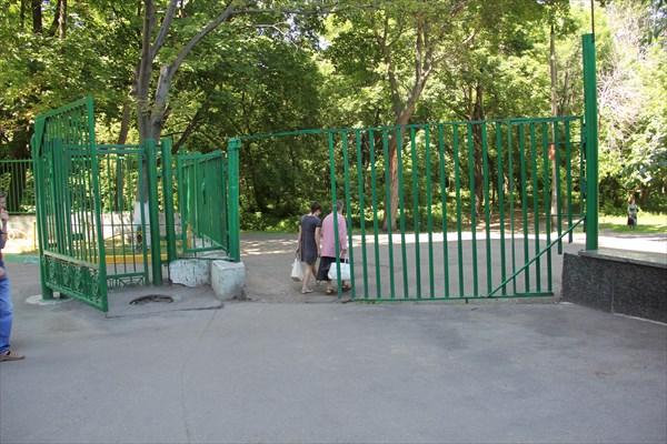 262-Вход в Нескуч, 2011